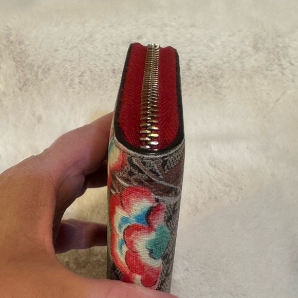 GUCCI BUTTERFLY TIAN ZIP AROUND WALLET - Limited Edition - - Picture 10 of 16